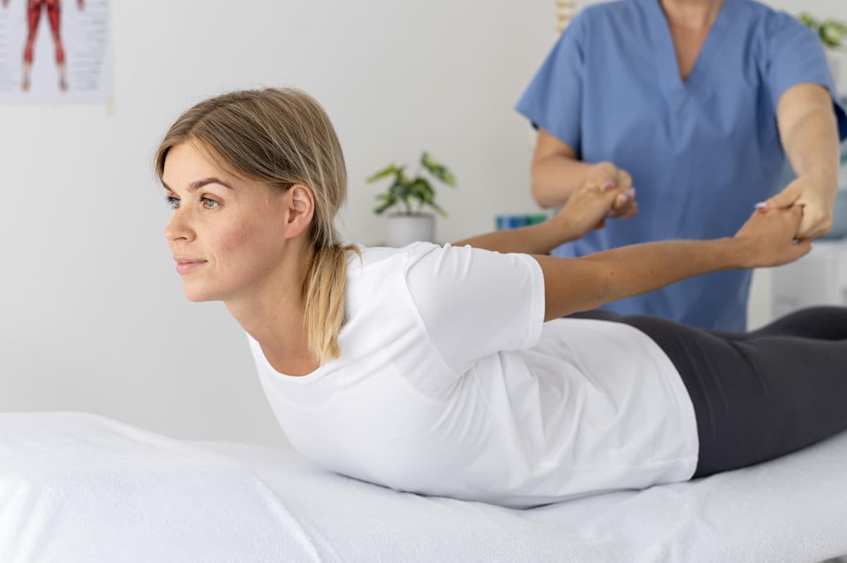 Kinésithérapeute vs Ostéopathe : Comprendre les Différences et les Avantages pour Votre Santé