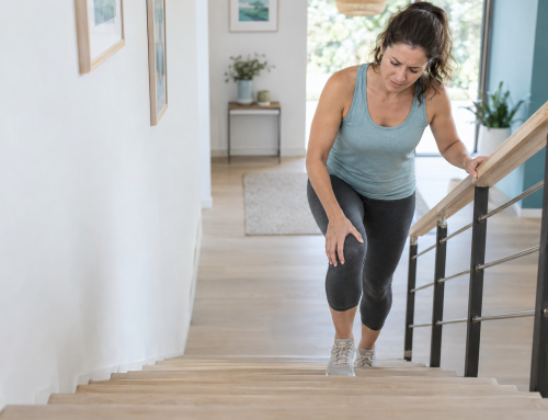 Douleur au genou dans les escaliers : quelles causes et quel traitement ?